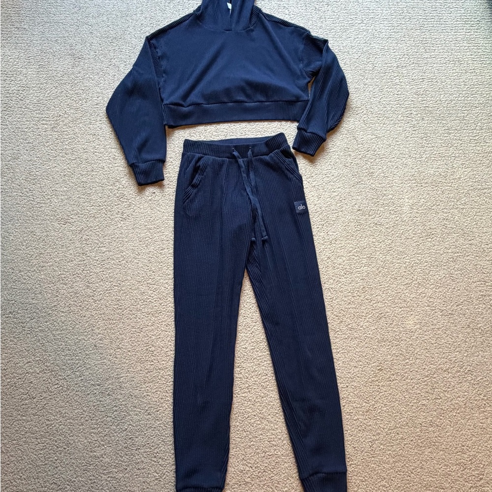 Alo muse sweatpants and cropped hoodie